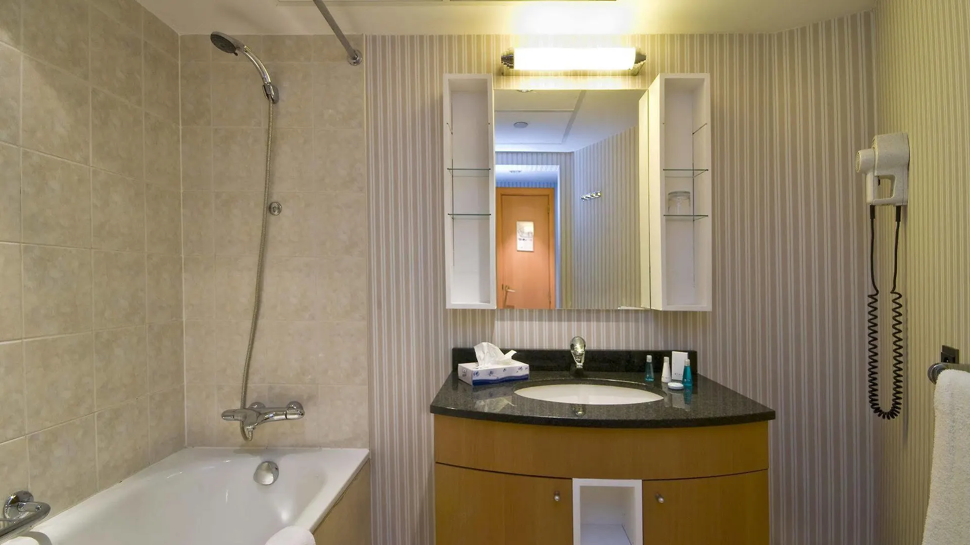 B-Aparthotel Ambiorix Brussels